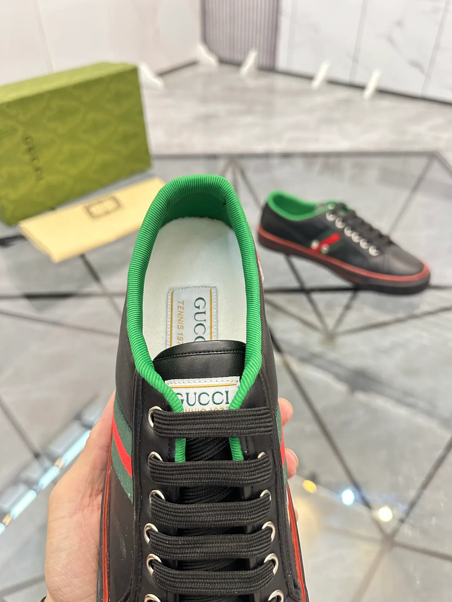 Men's shoes: 💰P380¥ Product trademark: Gucci* "Gucci*" low-top casual shoes Regular size: 38-44 (can be customized to 45.46.) Product materials: Original material from the upper counter, breathable lining, original outsole. Number: 661